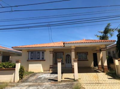 Houses in La Chorrera, For Sale
