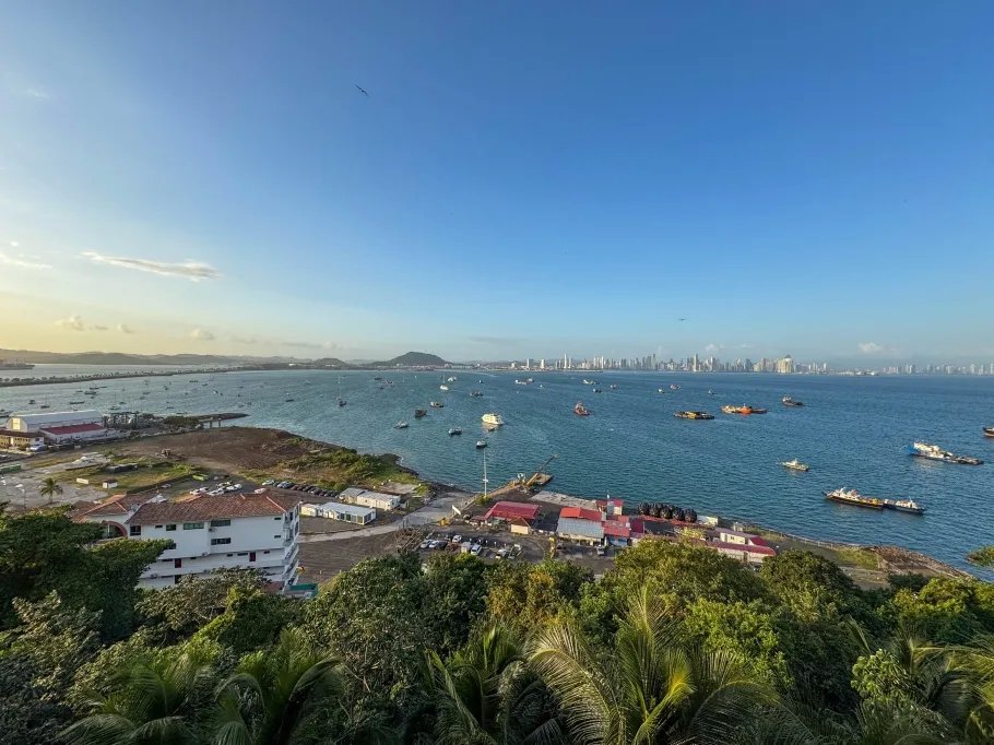 Apartment for sale in causeway of amador, Isla Perico, ph brisas de amador