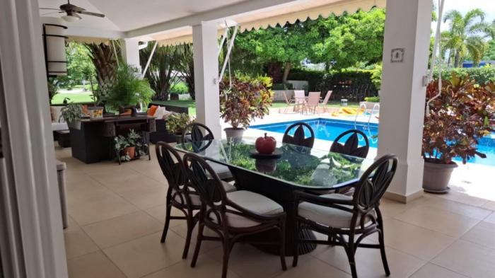 Alquiler de casa en bijao beach club & residences