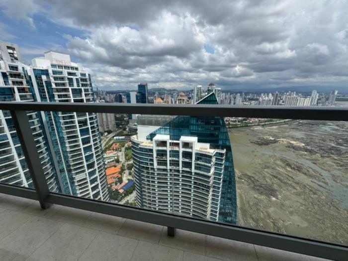 Lujo a 47 pisos: la mejor vista de panamá, apartamento amoblado en alquiler.