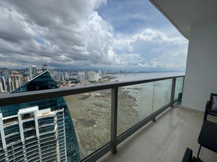 Lujo a 47 pisos: la mejor vista de panamá, apartamento amoblado en alquiler.