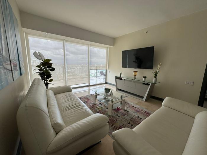 Lujo a 47 pisos: la mejor vista de panamá, apartamento amoblado en alquiler.