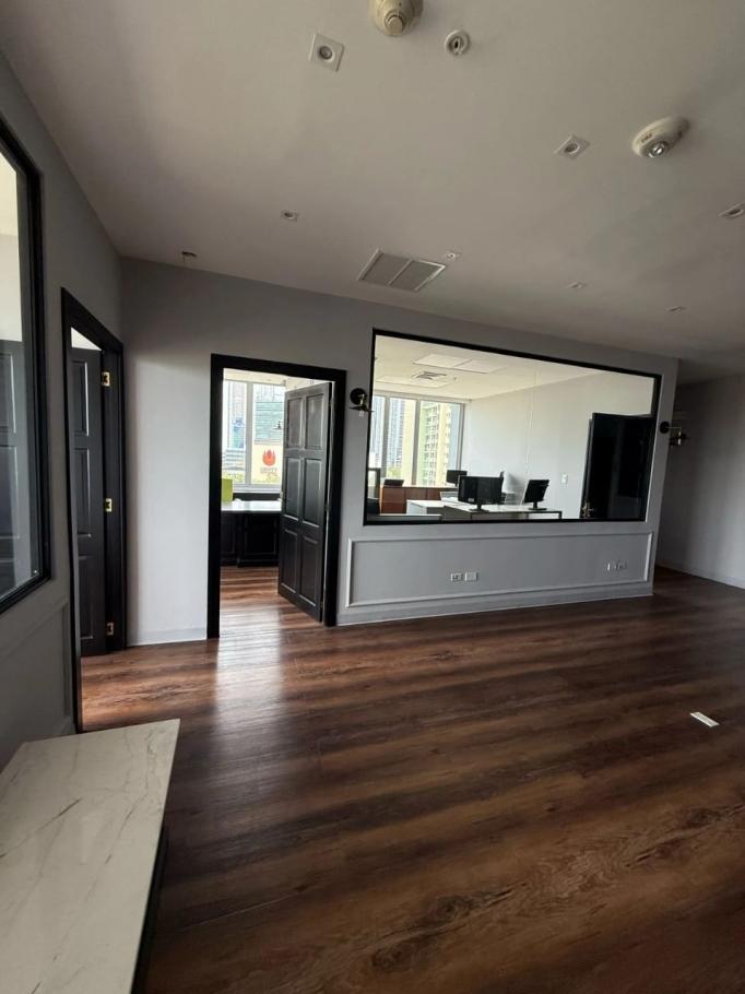 Venta de oficina comercial en ph torre centenario, parque lefevre / costa del este