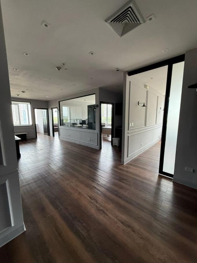 Venta de oficina comercial en ph torre centenario, parque lefevre / costa del este