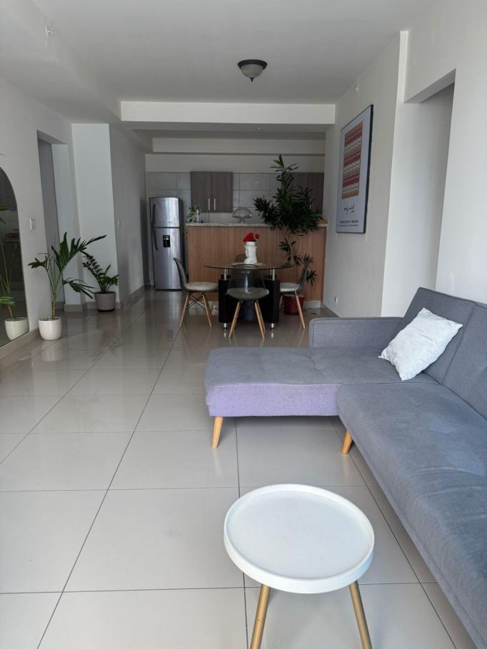 ¡vive en la cima! apartamento de 2 recámaras en ph san roque (piso alt...