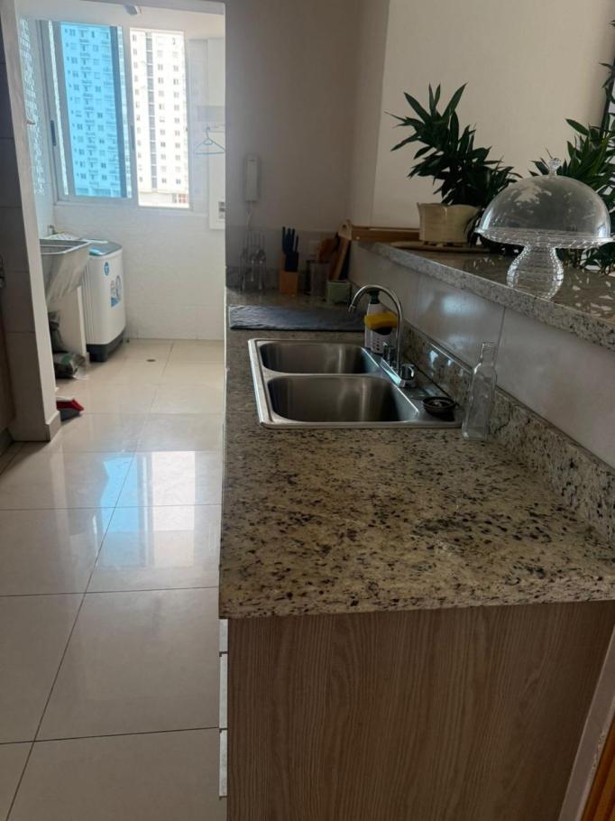 ¡vive en la cima! apartamento de 2 recámaras en ph san roque (piso alt...