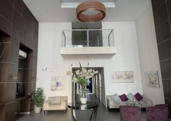 ¡vive en la cima! apartamento de 2 recámaras en ph san roque (piso alto)
