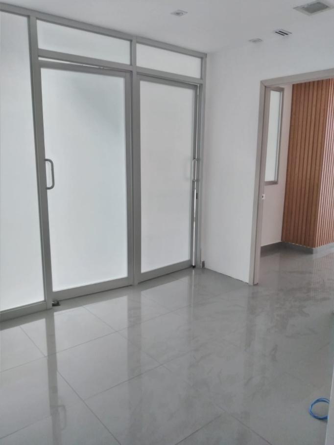 Oficina en alquiler torre aseguradora ancón