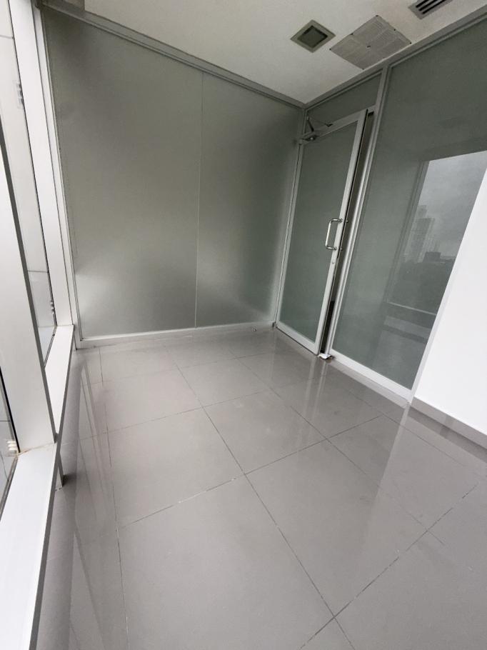 Oficina en alquiler torre aseguradora ancón