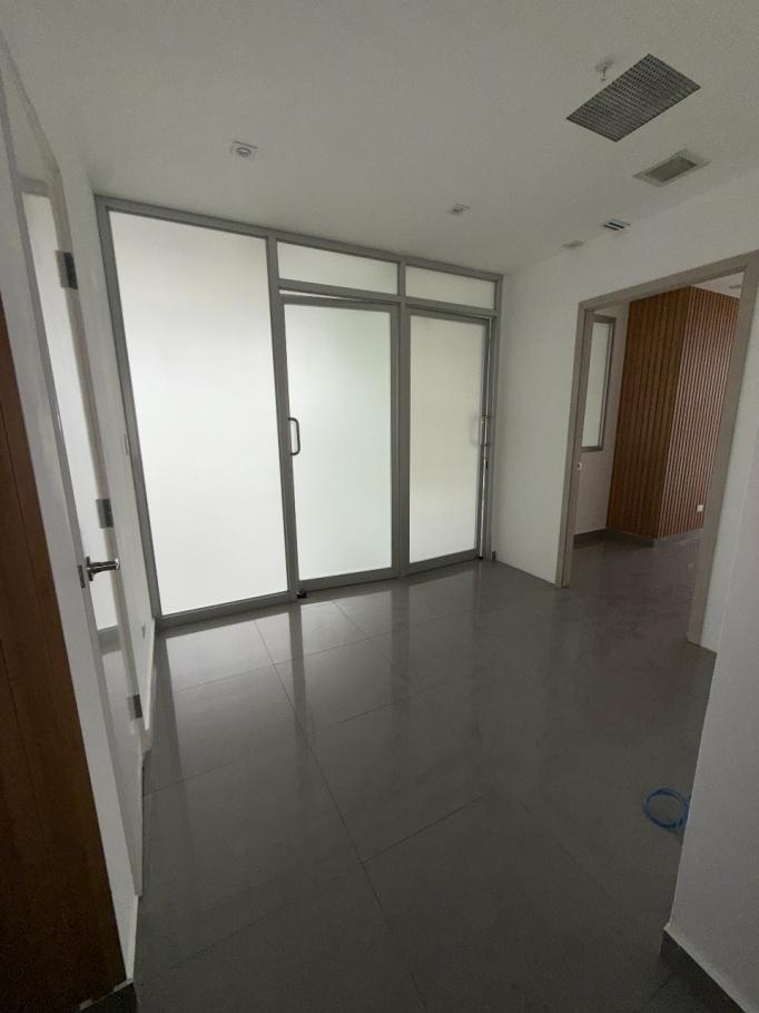 Oficina en alquiler torre aseguradora ancón