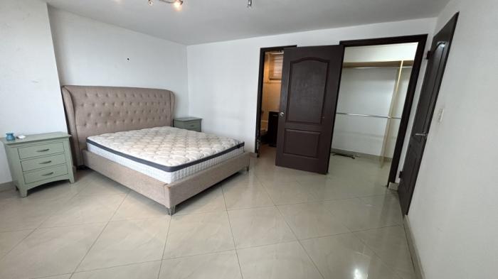 Venta de apartamento ph rocamar, 227.66 m2