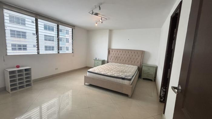 Venta de apartamento ph rocamar, 227.66 m2