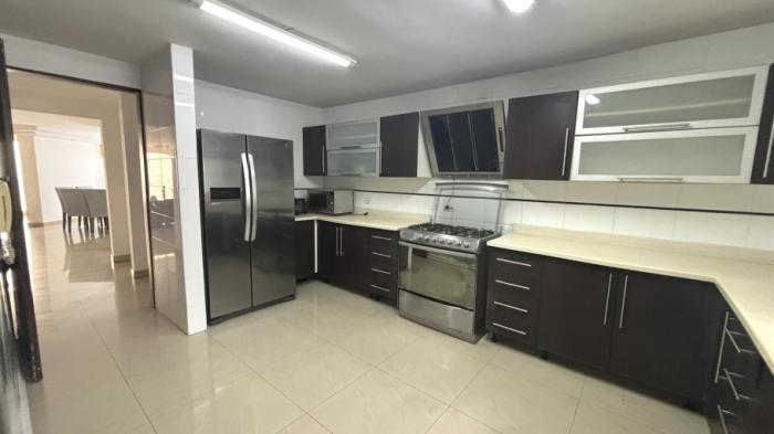Venta de apartamento ph rocamar, 227.66 m2