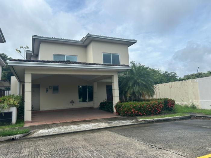 Venta de casa en dorado village condado del rey