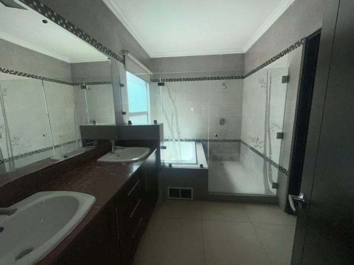 Venta de casa en dorado village condado del rey