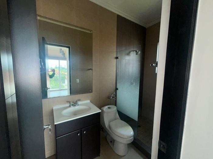 Venta de casa en dorado village condado del rey