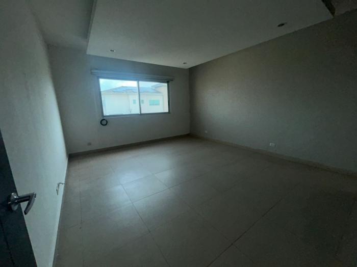 Venta de casa en dorado village condado del rey