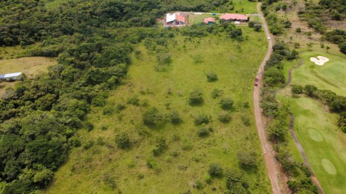 Scenic one-hectare homesite near boquete and lucero golf club