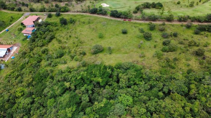 Scenic one-hectare homesite near boquete and lucero golf club