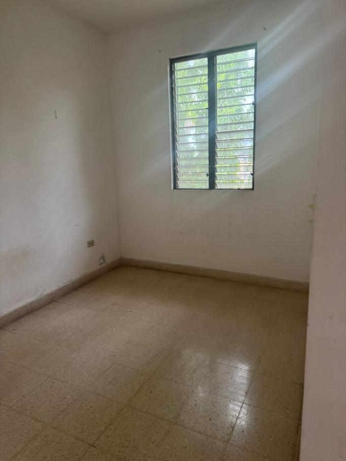 Se alquila: espaciosa vivienda con 650m2 de construccion.