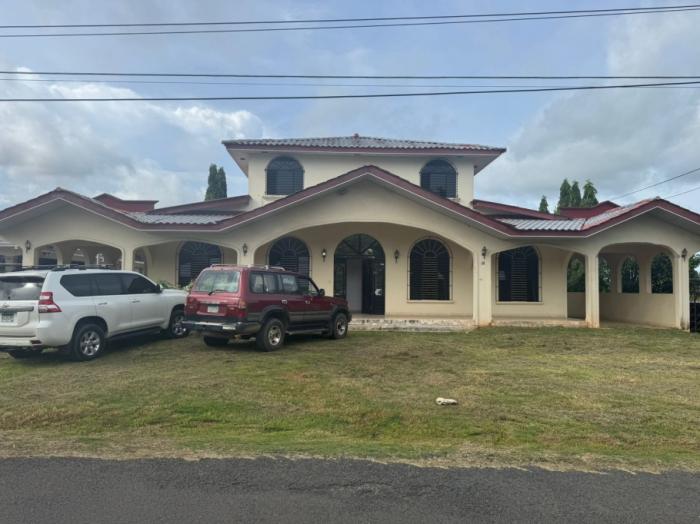 Se vende: espaciosa casa de 650 m2 de construccion.