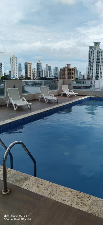 Venta de apartamento semiamoblado ph rainbow tower