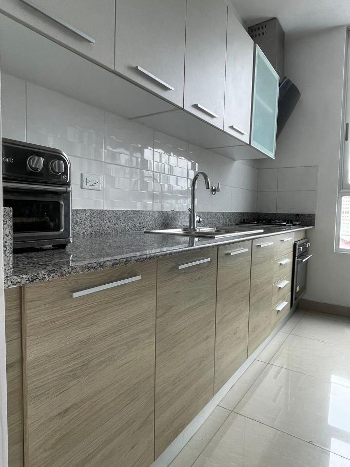Venta de apartamento semiamoblado ph rainbow tower