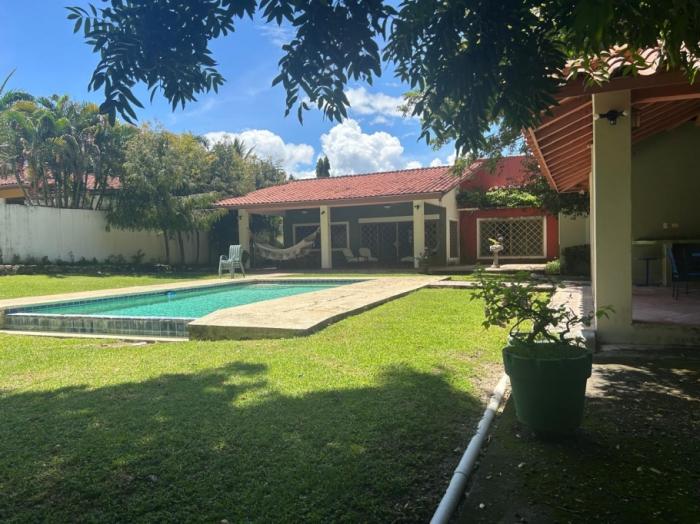 Venta de casa en el club de golf de coronado, chame