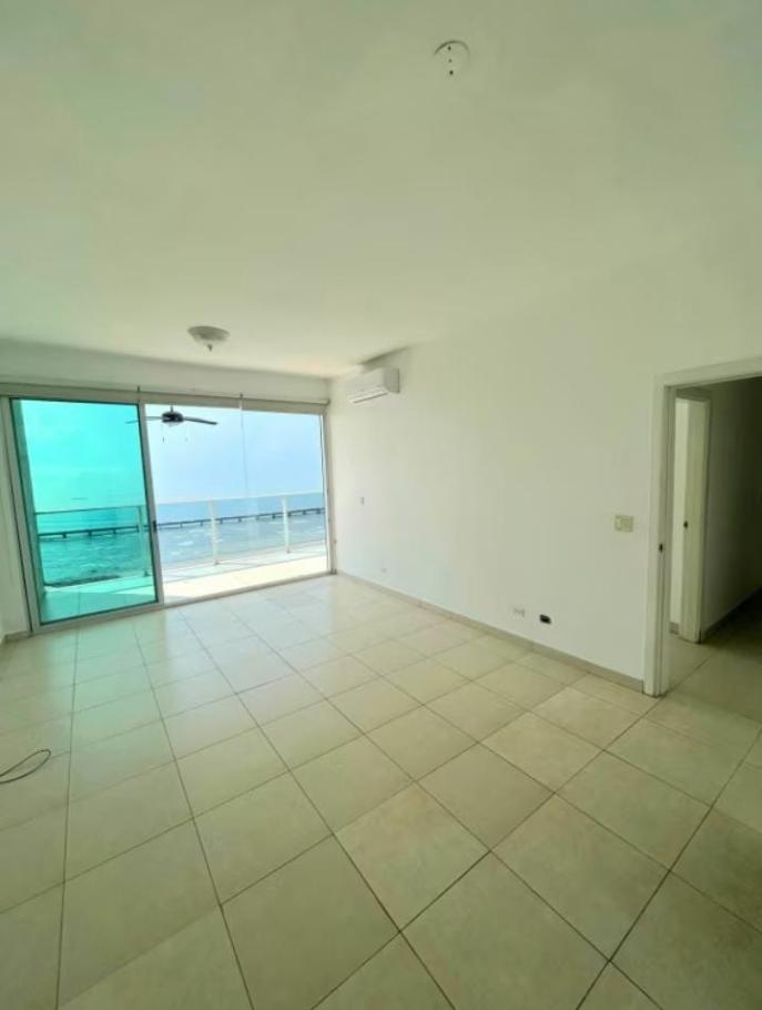 Venta de apartamento con vista al mar en coco del mar, san francisco