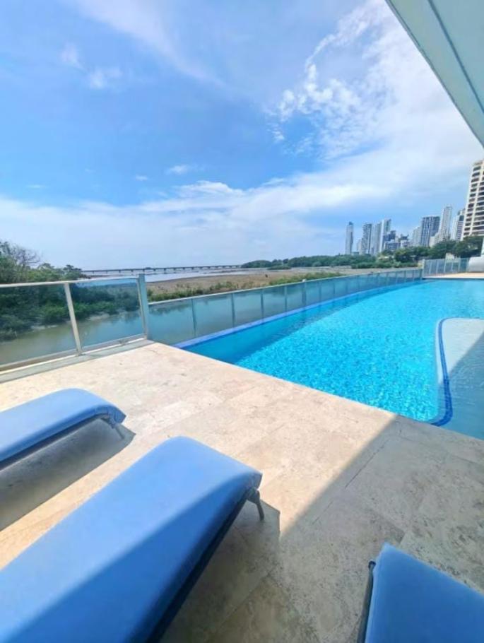 Venta de apartamento con vista al mar en coco del mar, san francisco