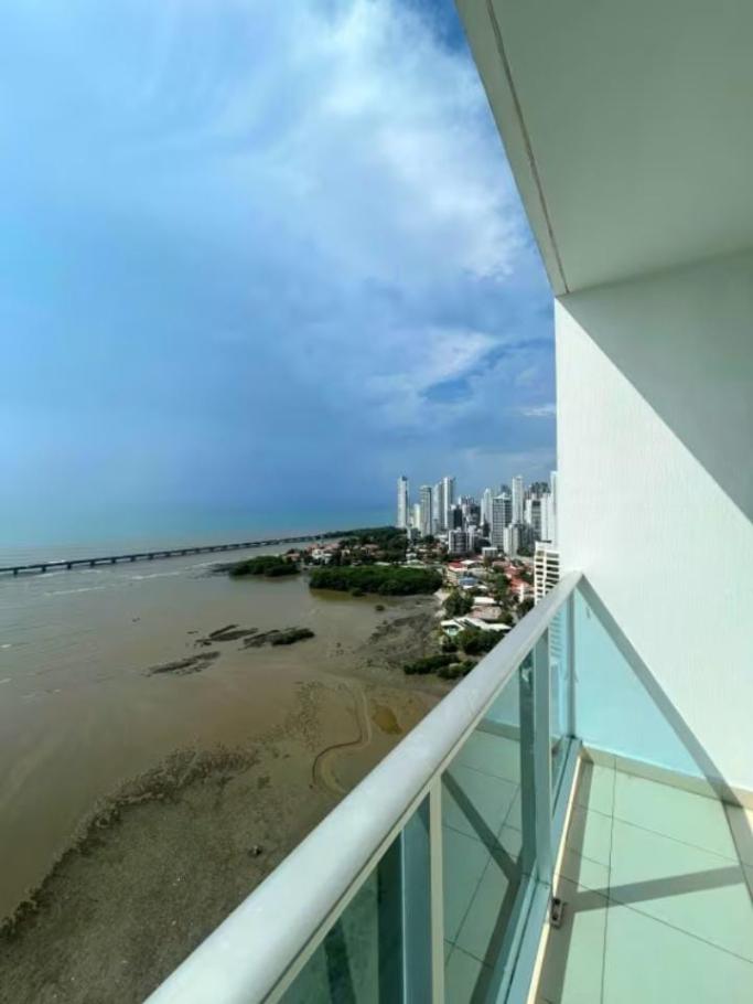 Venta de apartamento con vista al mar en coco del mar, san francisco
