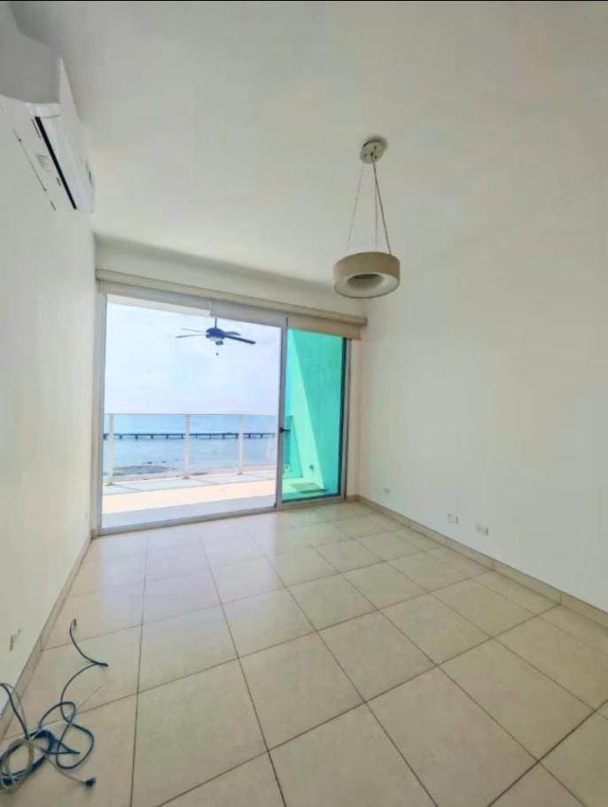Venta de apartamento con vista al mar en coco del mar, san francisco