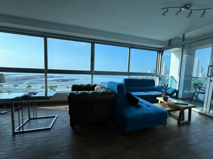 Venta de apartamento vacío en ave. balboa, panamá