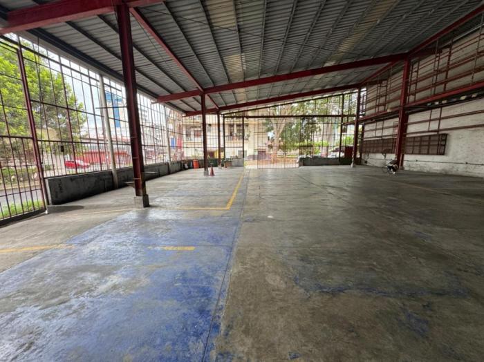 Venta de galera comercial ubicada en santa ana, calle estudiante, ancón