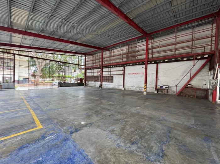 Venta de galera comercial ubicada en santa ana, calle estudiante, ancón