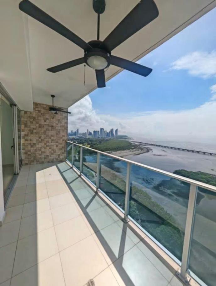 Venta de apartamento con vista al mar en coco del mar, san francisco