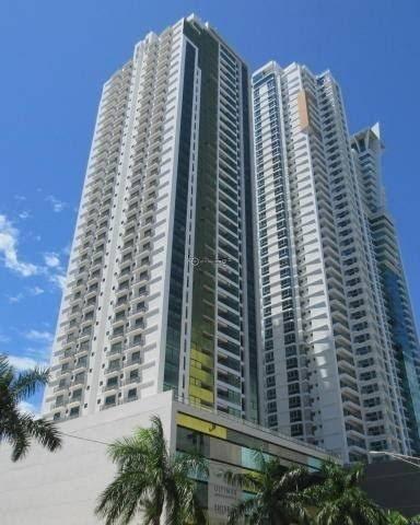 Venta de apartamento vacío en ave. balboa, panamá
