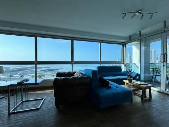 Venta de apartamento vacío en ave. balboa, panamá