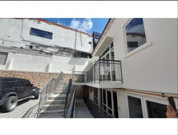Alquiler de local comercial en el  callejón de soná, casco antiguo