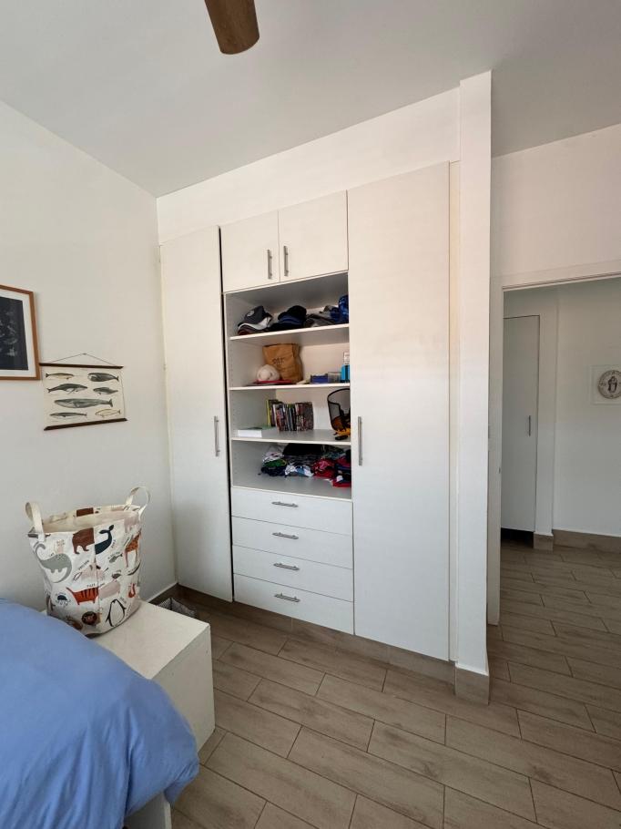 ¡oportunidad única en costa sur! venta de moderna casa en el doral.