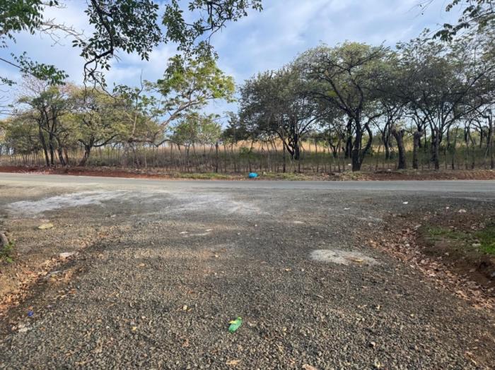For sale: titled land in hicaco, 300 meter from the beach.