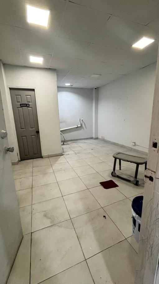 Alquiler de local comercial en vista hermosa
