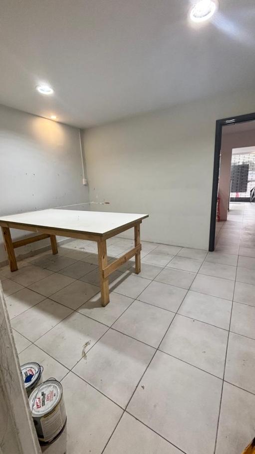 Alquiler de local comercial en vista hermosa