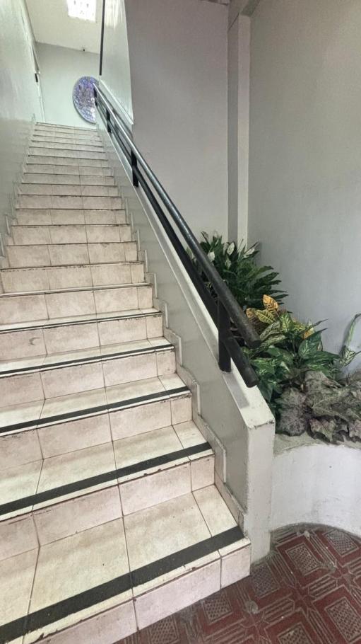 Alquiler de local en planta alta en vista hermosa 