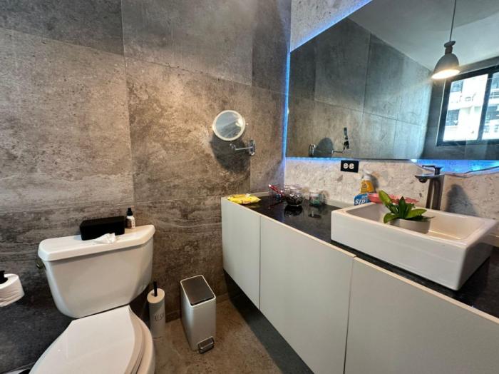 Venta de apartamento con línea blanca en punta paitilla, panamá