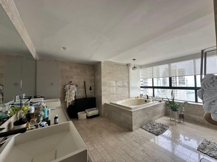 Venta de apartamento con línea blanca en punta paitilla, panamá