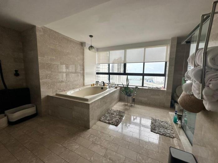 Venta de apartamento con línea blanca en punta paitilla, panamá