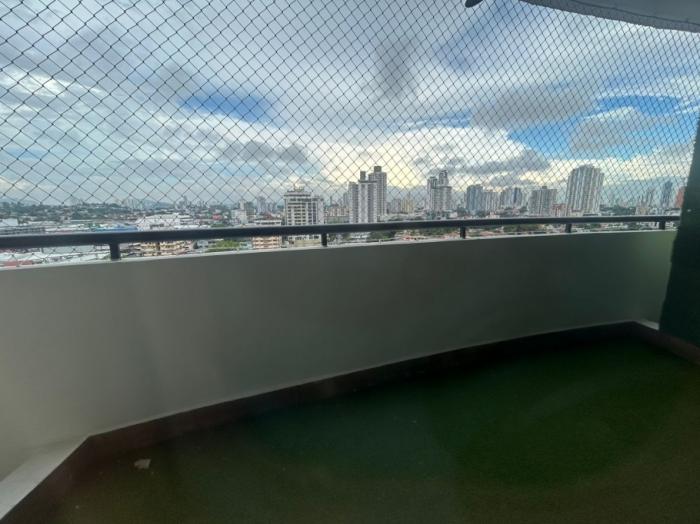 Venta de apartamento en ph parques del carmen, el carmen, bella vista