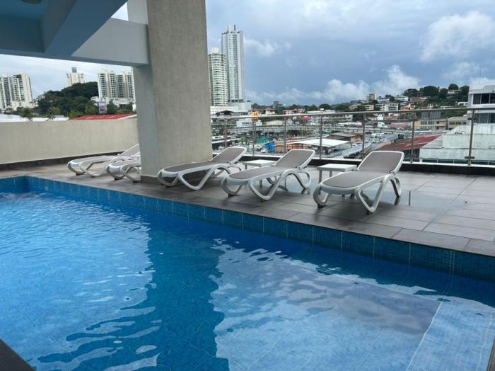 Venta de apartamento en ph parques del carmen, el carmen, bella vista