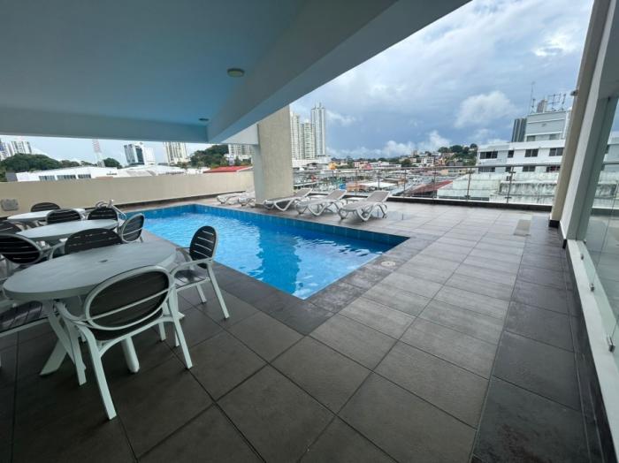 Venta de apartamento en ph parques del carmen, el carmen, bella vista